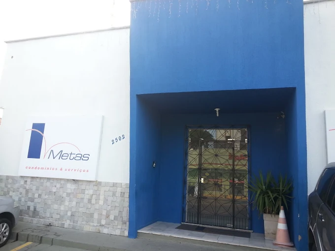 Equipe da Metas em reunião de gestão condominial